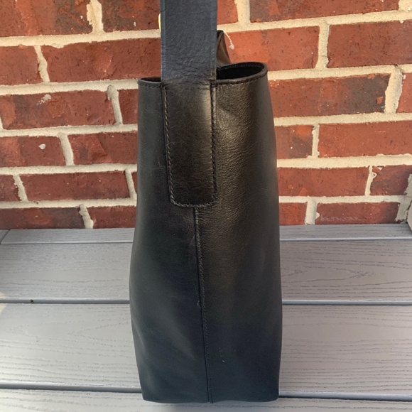 Madewell The Essential Bucket Tote - Picture 4 of 13
